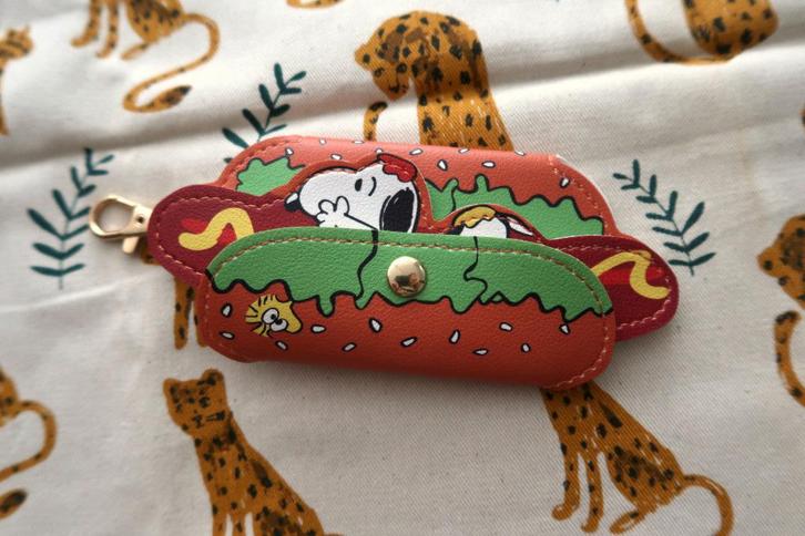 Peanuts Comics Snoopy en Woodstock Hot Dog Sleutelhanger, Verzamelen, Stripfiguren, Nieuw, Gebruiksvoorwerp, Snoopy, Verzenden