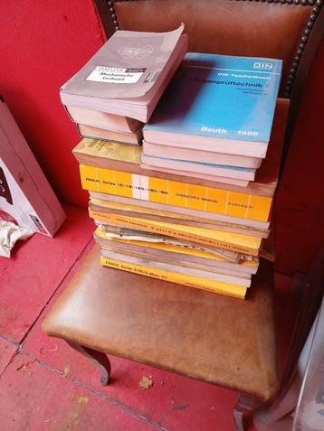 Machineboeken (fanuc) en tolerantie en meetkundeboeken beschikbaar voor biedingen