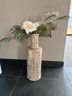 Mooie metalen vaas met kunsttakken., Ophalen, Zo goed als nieuw