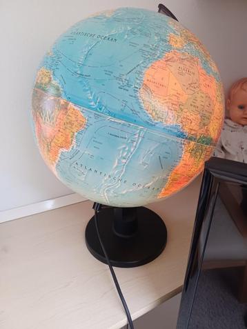 lamp Wereldbol met schakelaar  beschikbaar voor biedingen