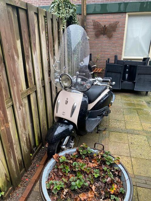 BTC Grande Retro snorscooter + extra motorblok, Fietsen en Brommers, Snorfietsen en Snorscooters, Gebruikt, Overige merken, Benzine