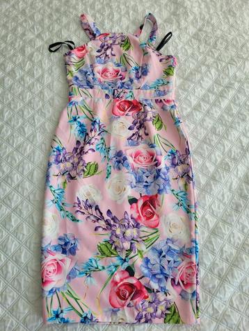 Paper Dolls jurk roze/bloemen maat M (38/40)