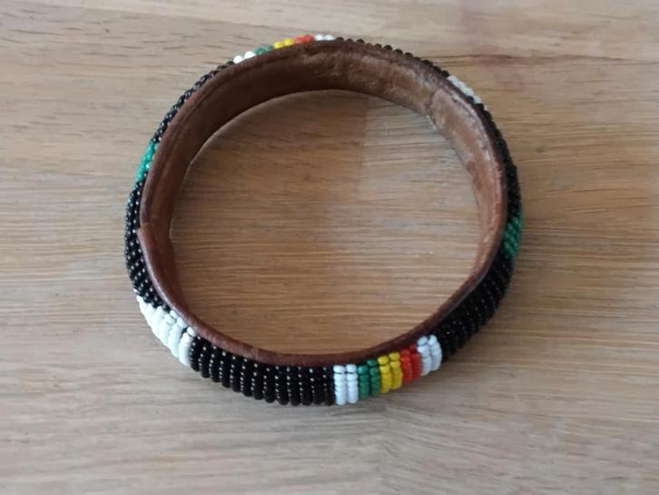 Afrika Yuraba kralen armband maat S, Sieraden, Tassen en Uiterlijk, Armbanden, Zo goed als nieuw, Leer, Met bedels of kralen, Ophalen of Verzenden