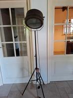 Staande industriele lamp., Huis en Inrichting, Lampen | Vloerlampen, Ophalen, Zo goed als nieuw, 150 tot 200 cm