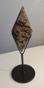 Pyriet met Obsidiaan Diamant-vorm op standaard, Verzamelen, Ophalen of Verzenden, Mineraal