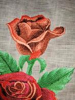 Mooie roos geborduurd op lapje stof van 44/44cm Kaasslinnen, Nieuw, Ophalen of Verzenden