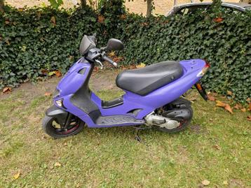 Te koop Kymco Super 9 AC 2 takt 50cc geel kenteken beschikbaar voor biedingen