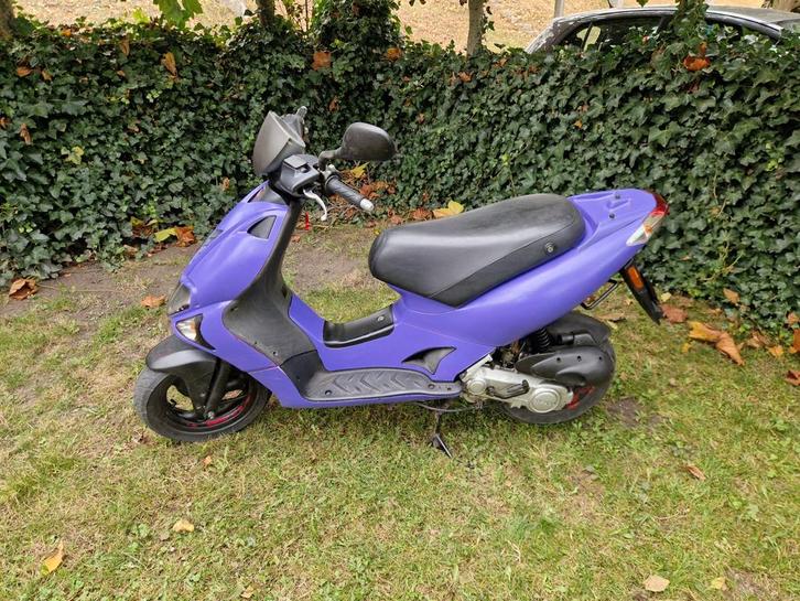 Te koop Kymco Super 9 AC 2 takt 50cc geel kenteken, Fietsen en Brommers, Snorfietsen en Snorscooters, Gebruikt, Kymco, Benzine