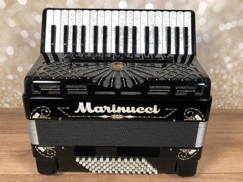 Marinucci 4 korig -72 bas  Musette, Muziek en Instrumenten, Accordeons, Nieuw, Toetsaccordeon, 72-bas, Marinucci, Met koffer, Met riemen