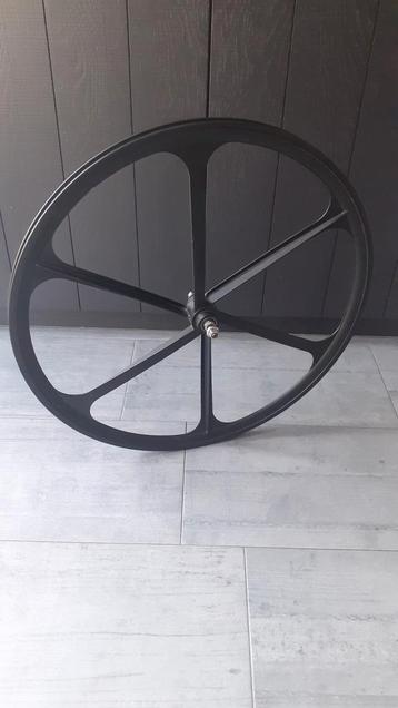 6 spoke ster voorwiel beschikbaar voor biedingen