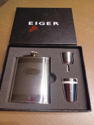GIFTSET - HEUPFLACON/TRECHTERTJE/SHOT BEKERTJES  beschikbaar voor biedingen