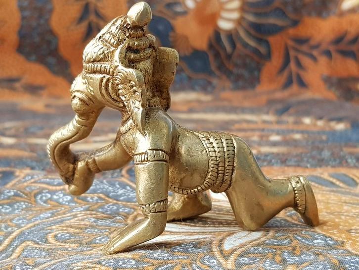 Oud koper beeldje uit India van een jonge Ganesha 8 cm., Antiek en Kunst, Kunst | Niet-Westerse kunst, Ophalen of Verzenden