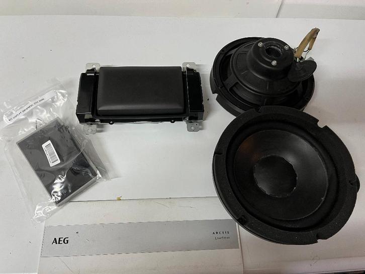 Volvo C70 DynAudio woofers, RTI (klap)scherm LEES TEKST, Auto diversen, Autospeakers, Gebruikt, Ophalen of Verzenden