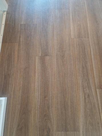 Donker bruine vinyl vloer van Tarkett beschikbaar voor biedingen