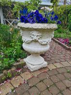 Grote antieke stenen bloempot ,met unieke leeuwenkop, Tuin en Terras, Tuinvazen, Ophalen