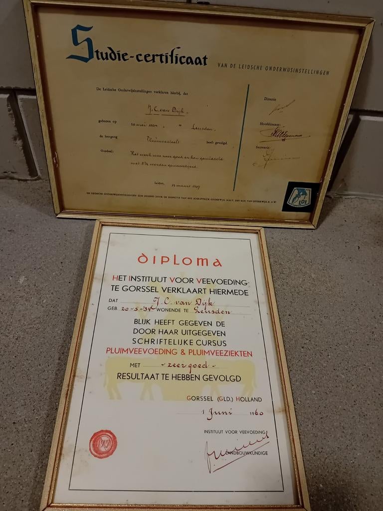 2 lijsten met oude diploma's Pluimveeteelt e.d., Ophalen of Verzenden