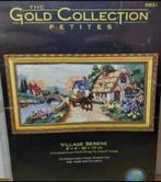 BORDUURPAKKET DIMENSIONS GOLD PETITES VILLAGE SERENE ZELDZAA, Hobby en Vrije tijd, Borduren en Borduurmachines, Verzenden, Nieuw