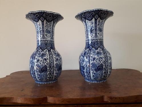 Twee Delfts Blauwe Vazen, Huis en Inrichting, Woonaccessoires | Vazen, Gebruikt, Blauw, Minder dan 50 cm, Aardewerk of Porselein