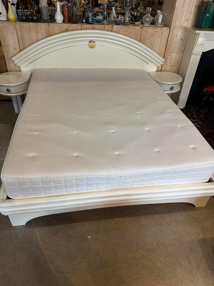 2 persoons bed met matras, Huis en Inrichting, Slaapkamer | Bedden, Zo goed als nieuw, Tweepersoons, 160 cm, Hout, Ophalen
