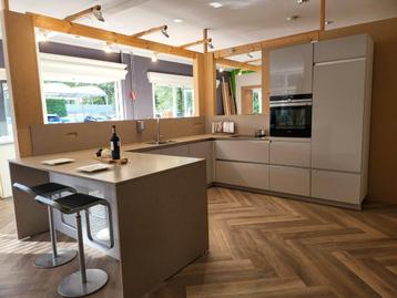 KELLER keuken in showroom conditie! Composiet bladen siemens beschikbaar voor biedingen