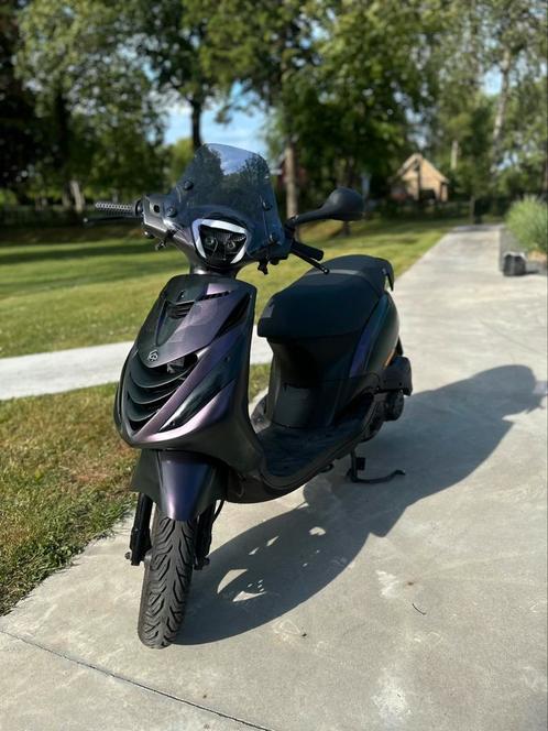 Zip 4t e4          teruil tegen zip 2000 a1 frame, Fietsen en Brommers, Scooters | Piaggio, Zo goed als nieuw, Zip, Ophalen