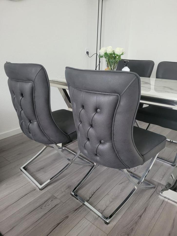 4 Luxe Eetkamerstoelen – Grijs met Chrome Onderstel, Huis en Inrichting, Stoelen, Zo goed als nieuw, Vier, Grijs, Ophalen