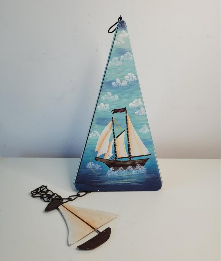 Vintage handgeschilderde metalen windgong zeilboot 3-zijdig, Ophalen of Verzenden, Zo goed als nieuw
