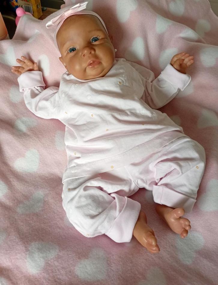 Reborn Miley met vele extra's, Verzamelen, Poppen, Zo goed als nieuw, Babypop, Levensecht of Reborn, Ophalen of Verzenden