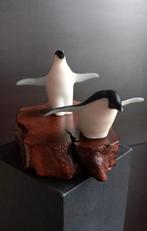 John Perry Art Sculptuur Beeldje op  houten sokke, Ophalen of Verzenden