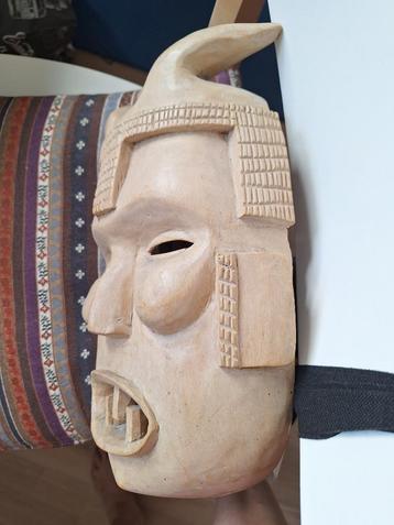Masker uit Nigeria beschikbaar voor biedingen