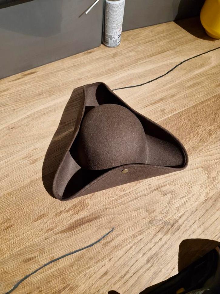 Bruine Tricorne Hoed, Kleding | Heren, Hoeden en Petten, Zo goed als nieuw, Ophalen of Verzenden