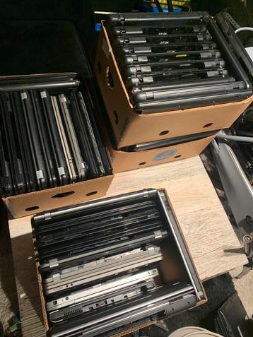 Partij goed werkende laptops en onderdelen beschikbaar voor biedingen