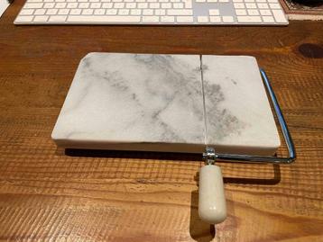 Marmeren kaassnijder beschikbaar voor biedingen