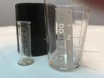 2 glazen maatbekers in leren foedraal., Antiek en Kunst, Ophalen of Verzenden