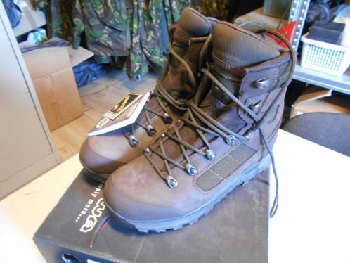 Wandelschoenen LOWA Bruin Nederlands leger maat 46, Sport en Fitness, Bergsport en Wandelen, Nieuw, Schoenen, Ophalen of Verzenden