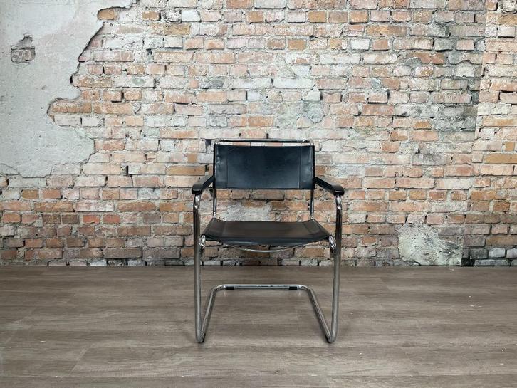 Thonet S34 bij TheReSales, Huis en Inrichting, Stoelen, Zo goed als nieuw, Vier, Leer, Metaal, Zwart, Ophalen of Verzenden