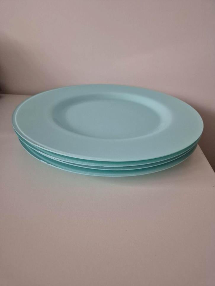4 mooie onderborden - Lichtblauw/ turquoise, niet gebruikt, Huis en Inrichting, Keuken | Servies, Zo goed als nieuw, Bord(en)