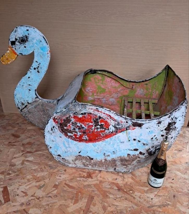 Antieke kermisattractie 2 zwanen nu 25% korting, Antiek en Kunst, Kunst | Designobjecten, Ophalen