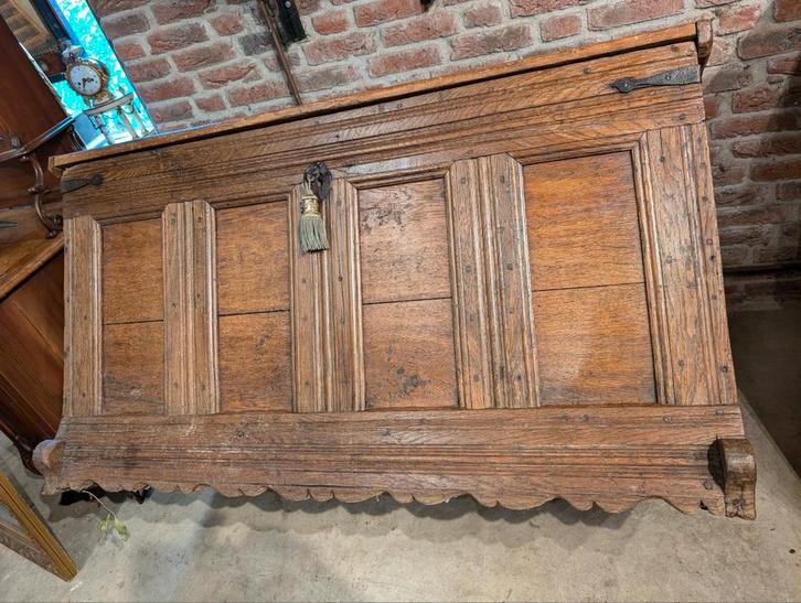 Antieke eikenhouten kist €50.  135 b 70 d 70 h, Antiek en Kunst, Antiek | Meubels | Kasten, Ophalen