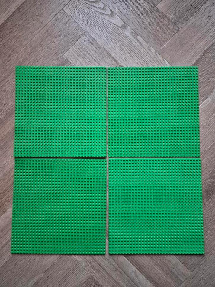 4 licht groene lego bouwplaten grondplaten baseplates 32x32, Kinderen en Baby's, Speelgoed | Duplo en Lego, Gebruikt, Lego, Complete set