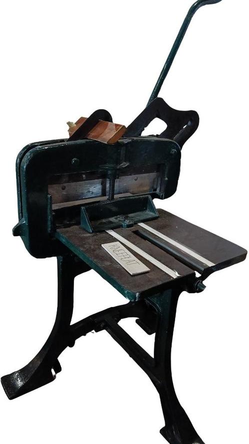 Antieke gietijzeren snijmachine / snijplaat / snijtafel, Antiek en Kunst, Antiek | Gereedschap en Instrumenten, Ophalen of Verzenden