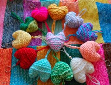 Kleine gebreide hartjes per 2 stuks.Juli actie! 25% kort op  beschikbaar voor biedingen