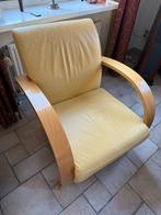 leren fauteuil met houten leuning, Huis en Inrichting, Fauteuils, Gebruikt, Ophalen of Verzenden, 50 tot 75 cm, Hout