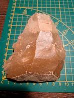 Vuistbijl Neanderthaler artefact livre de beurre, Verzamelen, Mineralen en Fossielen, Ophalen of Verzenden