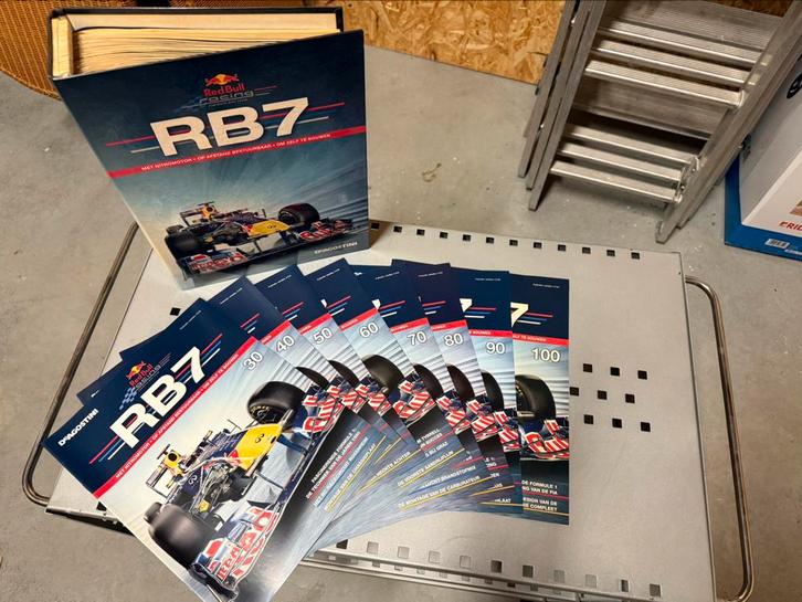 Kyosho DeAgostini RB7 Boekjes set (1-115 compleet), Hobby en Vrije tijd, Modelbouw | Radiografisch | Auto's, Zo goed als nieuw