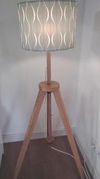 Sta lamp Ikea driepoot vervangbare lampenkap 1.30 m hoog, Ophalen of Verzenden, Zo goed als nieuw, 150 tot 200 cm