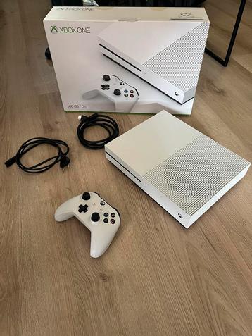 Xbox one S 500GB + controller beschikbaar voor biedingen