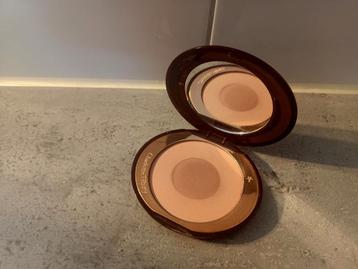 Charlotte Tilbury.
Cheek to Chic swish & pop blush beschikbaar voor biedingen