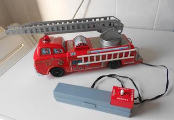 TM – Toys  blikken brandweerauto / ladderwagen vintage. beschikbaar voor biedingen