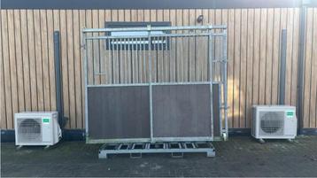 8 opendraaibare paardenboxen | 3000 x 3000 mm | Kunststof beschikbaar voor biedingen